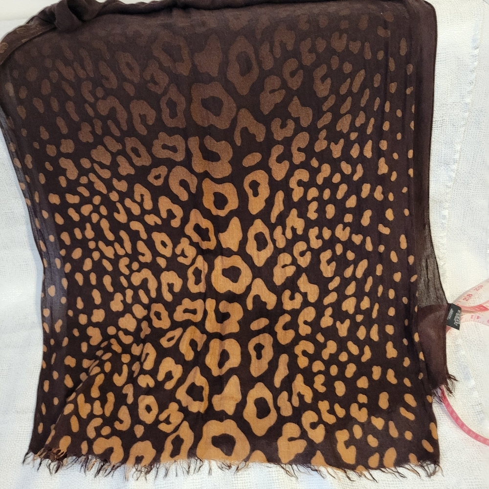 Gucci Leopard Print Scarf